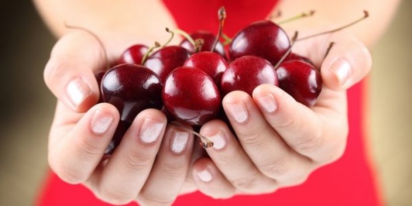 10 Foods That Turn Your Kitchen Into A Beauty Parlor Cherries for skin